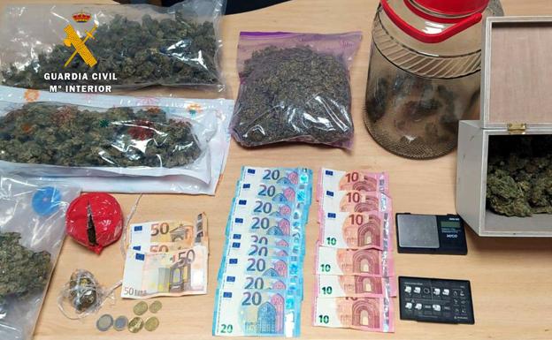 Detenido un joven en Oriñón con un kilo de marihuana encima