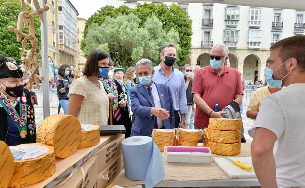 La Plaza de Pombo ya destila los olores de los quesos