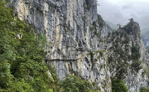 Medio Ambiente se pone del lado de los alcaldes para recuperar la ruta de Urdón