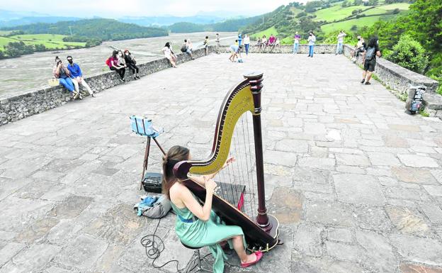 La magia del arpa en la visita turística