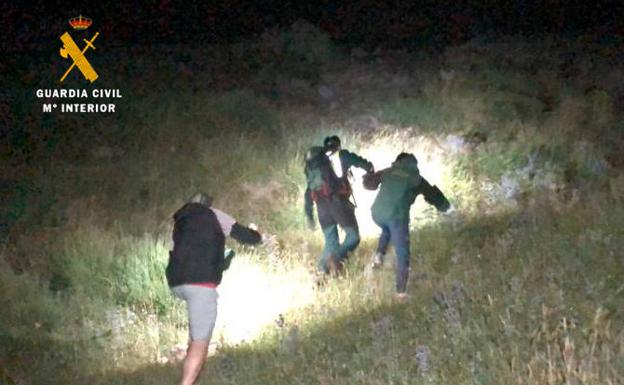 Dos senderistas, rescatados por el Greim de Potes en un valle aislado entre Cantabria y León