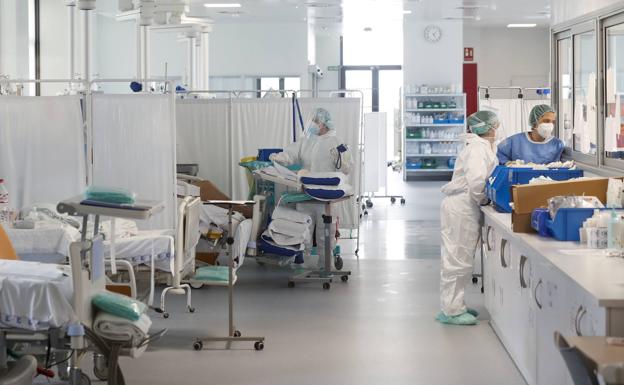 Cantabria sigue mejorando en incidencia y contagios de covid, pero los hospitalizados se mantienen en el centenar