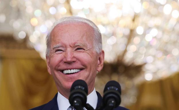 Biden consigue sacar adelante en el Senado el plan de infraestructuras