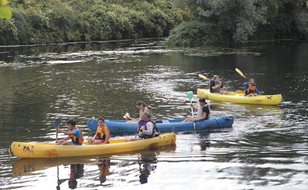 Torrelavega oferta durante sus fiestas patronales canoas y paddle surf en el Besaya y el 'Reto Bicicletas'