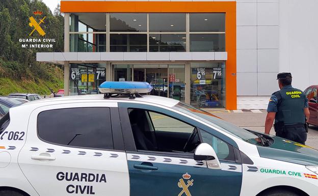 Vuelven a arrestar a una conocida carterista de Santander por varios hurtos en Pesués y San Vicente