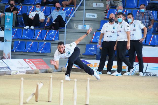 El campeón da un golpe de autoridad