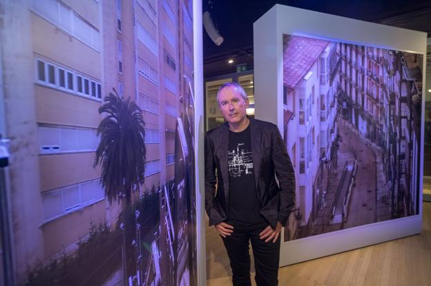 Manuel Álvarez Diestro retrata la ciudad «que no sale en las postales»