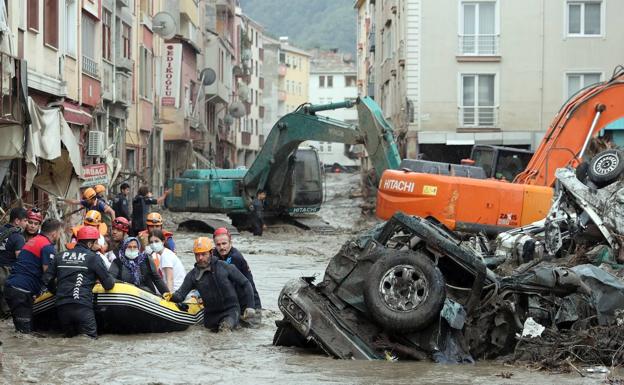 Las inundaciones dejan decenas de muertos en Turquía