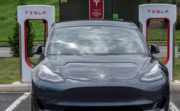 EE.UU. investiga el asistente de conducción de Tesla tras 11 accidentes