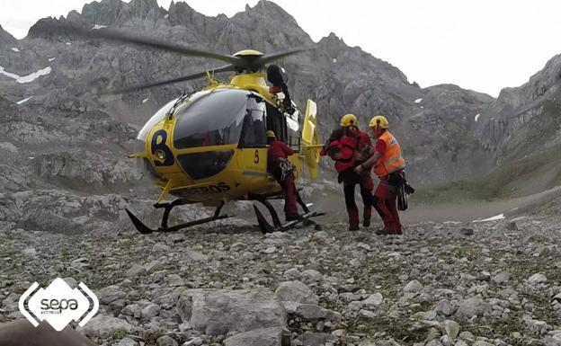 Buscan desde el domingo a dos montañeros cántabros desaparecidos en Picos de Europa