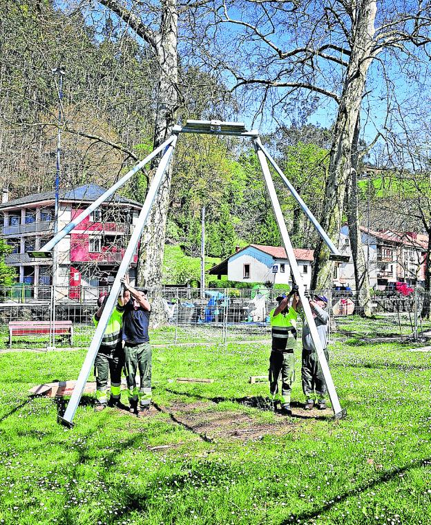 Cabezón avanza en el plan de mejora de sus parques infantiles