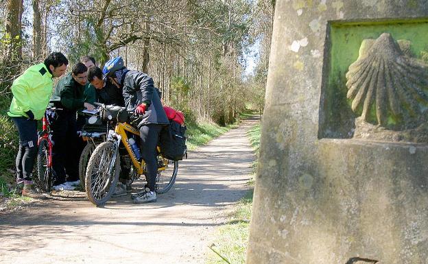 ¿Haces el Camino de Santiago en bici? Atento a los consejos de la Guardia Civil