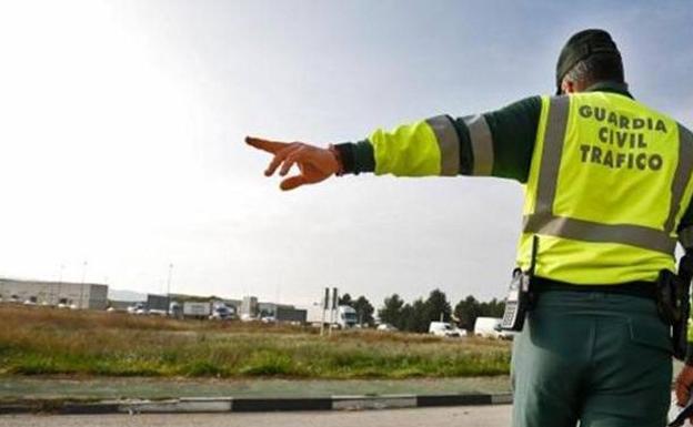 Actúa así ante una orden de parada de la Guardia Civil