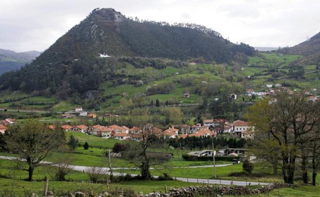 Descubiertas dos cuevas y pinturas paleolíticas inéditas en el Monte Castillo