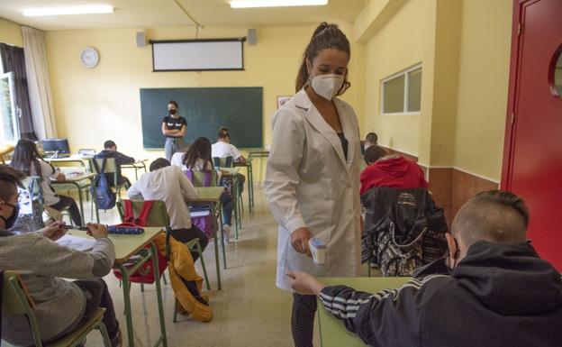 Familias y docentes piden más apoyo educativo a los alumnos por el efecto del covid en las aulas