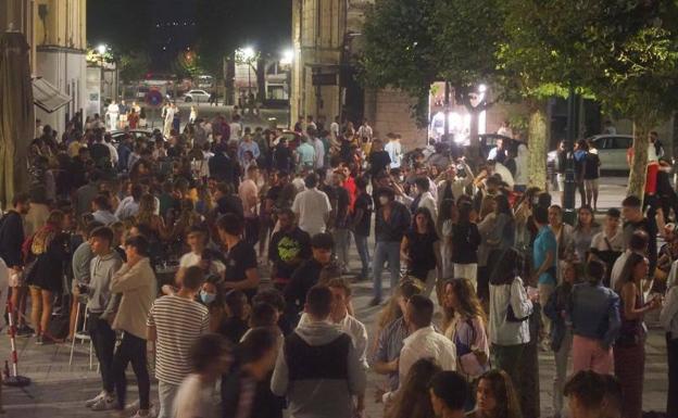 Calles abarrotadas en Santander en el primer sábado noche sin toque de queda