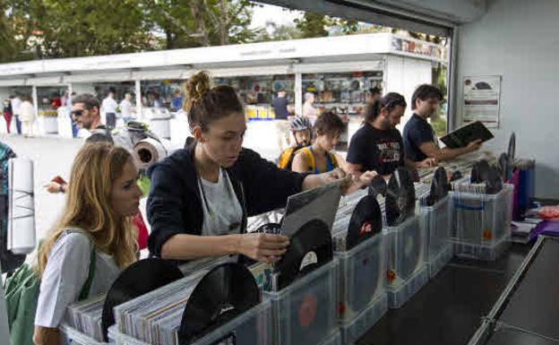La Feria del Disco y Coleccionismo vuelve este martes a Santander con el vinilo como protagonista