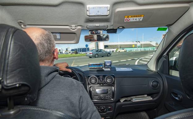Transportes multa con 4.001 euros a un taxista de Ramales al atribuirle la falta de un permiso para un servicio