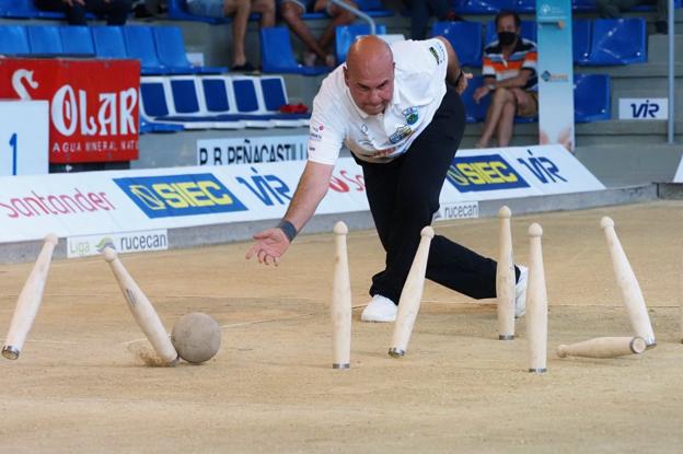 Jesús Salmón presenta su candidatura