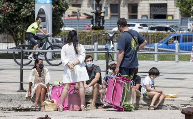 Cantabria se recupera de la quinta ola: caen los contagios y la presión hospitalaria en planta