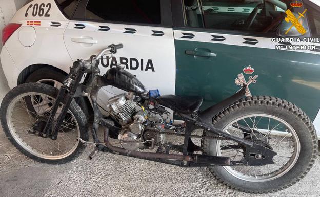 Investigado un menor por conducir con una moto artesanal