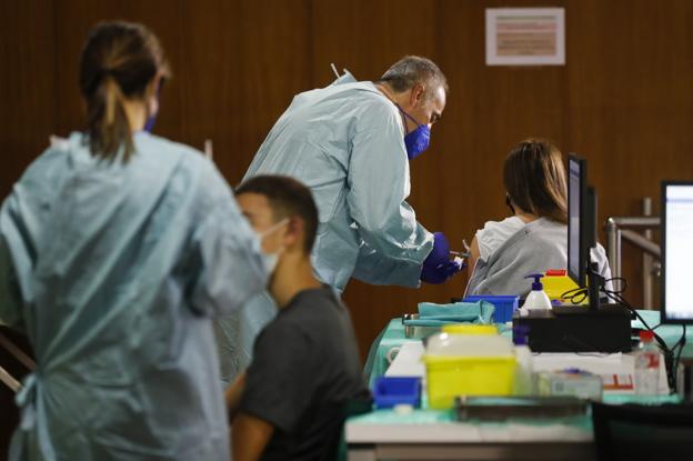 Sólo la mitad de los menores de 12 a 18 años está vacunada a diez días del inicio de curso