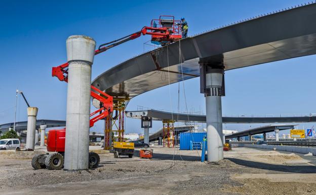 Las obras del nuevo acceso al Puerto de Santander desde la S-10, en su recta final