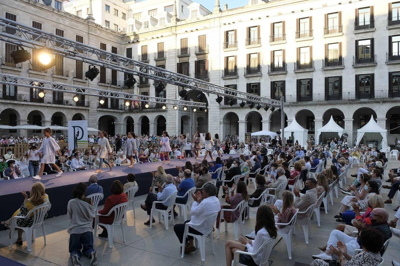 Una pasarela a la última en la Porticada