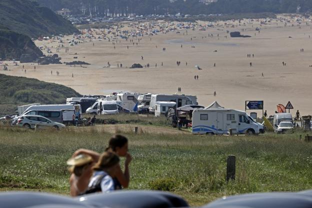 El turismo de autocaravana, un problema en alza que reclama una nueva regulación