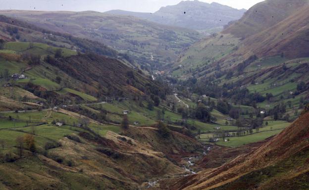 La plataforma en Defensa de los Valles Pasiegos anima a los ayuntamientos a declararse zona de exclusión eólica