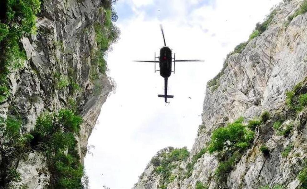 El 'imposible' rescate en helicóptero en el Cares