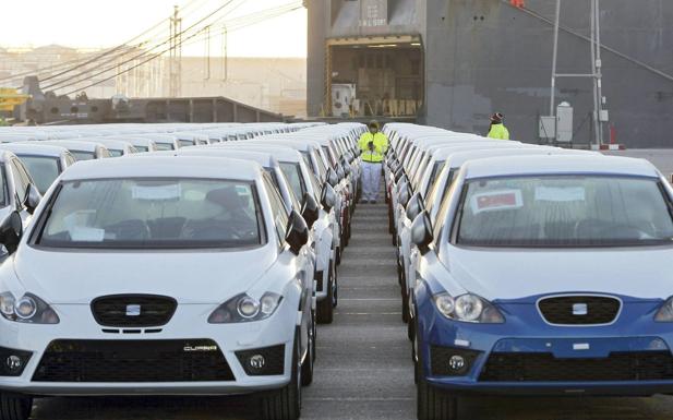 La crisis de los semiconductores hunde la venta de coches en agosto