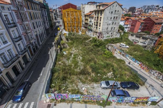 La Federación de Asociaciones de Vecinos reprocha «la situación de abandono» de la calle Alta