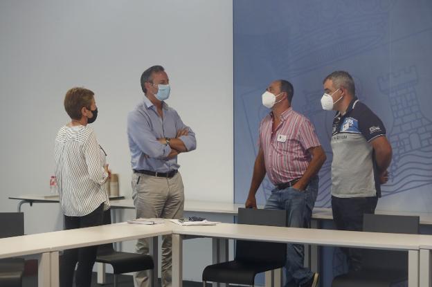 El sector ganadero respalda al Gobierno, que continúa aferrado al Plan del Lobo