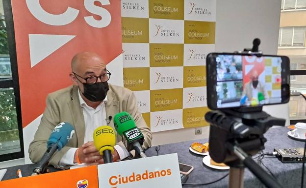 Cs pedirá el cese del consejero de Sanidad en el primer pleno del curso político