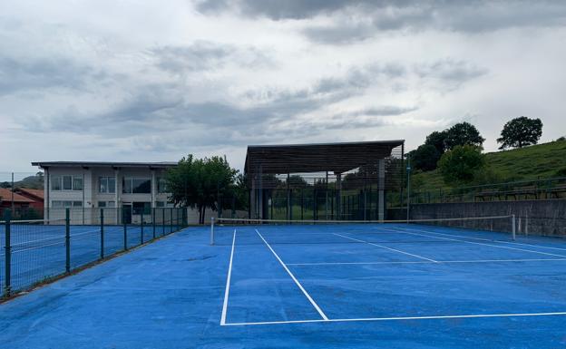Entrambasaguas contará con una nueva pista de pádel en su Complejo Deportivo