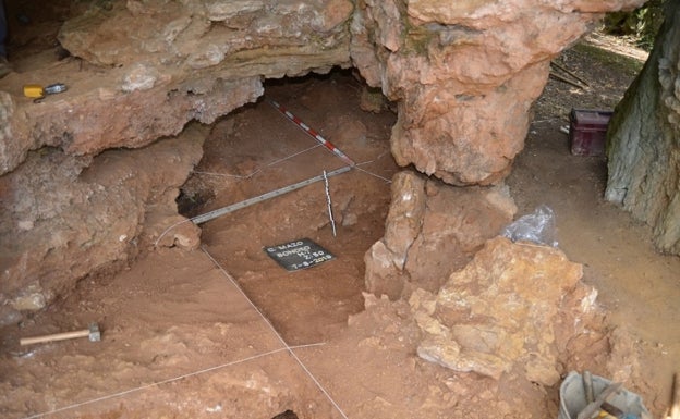 La cueva del Mazo de Camargo, clave para especificar la frontera entre el Paleolítico medio y el superior