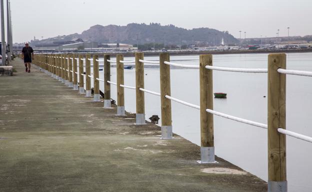 Camargo pintará el paseo norte de Raos para completar las labores de renovación de esta vía peatonal