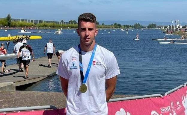 Ernesto Goribar recibe el homenaje del Ayuntamiento de Colindres