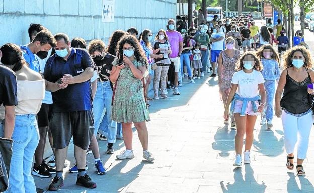 El ensayo de la vacunación sin cita se queda a medias, con 129 dosis de las 200 disponibles