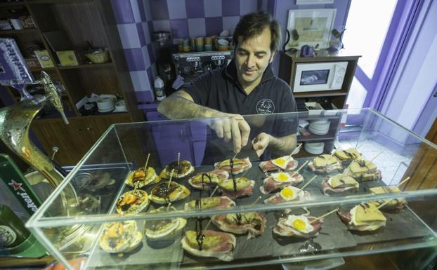 Comienza la degustación de los pinchos del Concurso de la Anchoa por los restaurantes de Cantabria