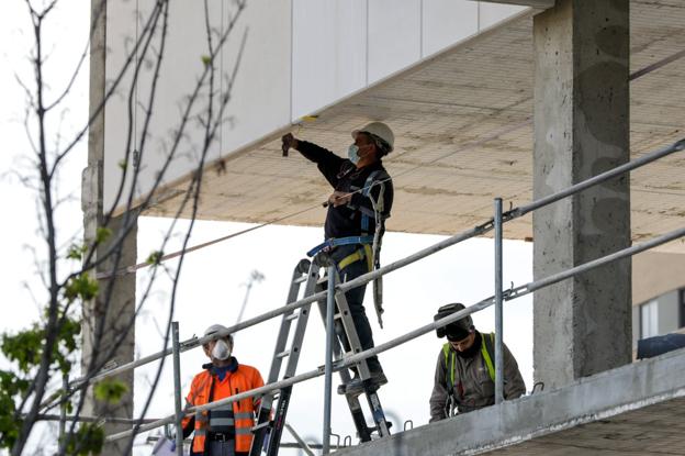 Los constructores alertan sobre la falta de personal pese a los 2.800 parados del sector