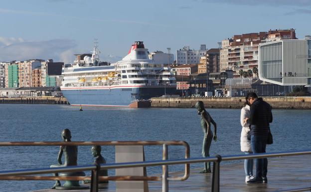 Santander recupera el tráfico de cruceros con la llegada del Amera