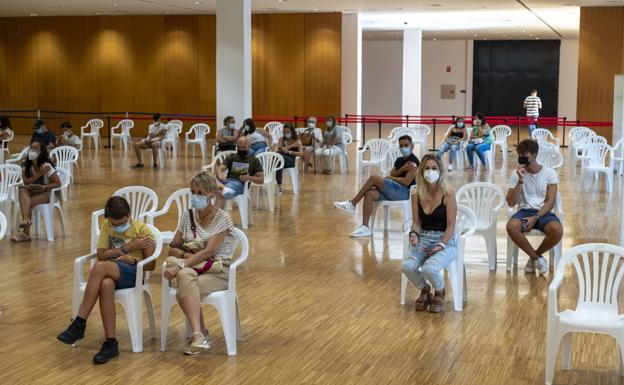 El Servicio Cántabro de Salud vacunará sin cita mañana en el Palacio de Exposiciones