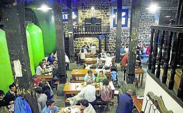 La Conveniente, el restaurante con solera de Cañadío en el que cenar mientras suena el piano
