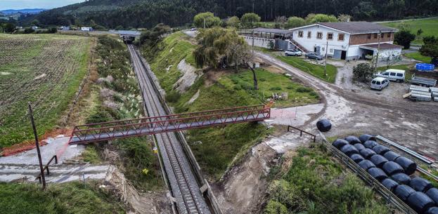 Los vecinos de Serdio reclaman que la obra del puente sea declarada «de emergencia»