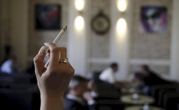 Cantabria vende ahora la mitad de cajetillas de tabaco que hace 15 años