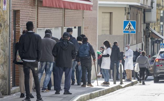 Sólo el 25% de las 12.000 familias cántabras que han solicitado el ingreso mínimo ya lo cobra