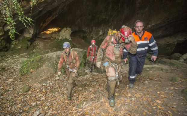 El tribunal de Hacienda avala la licitación del servicio de rescate en cuevas de 2020