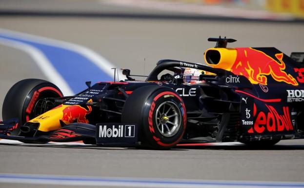 Verstappen va con todo en territorio Mercedes